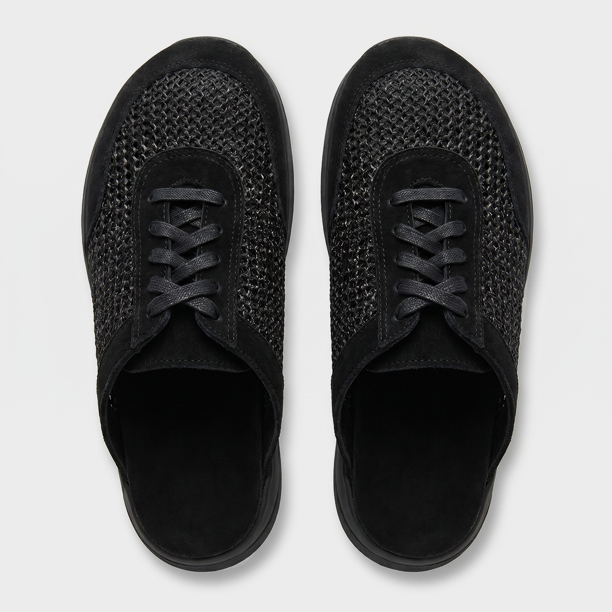 The Sandstone Clogs - Midnight Black