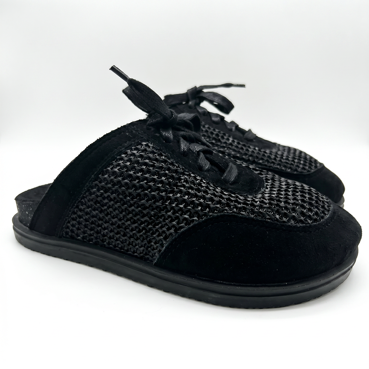 The Sandstone Clogs - Midnight Black