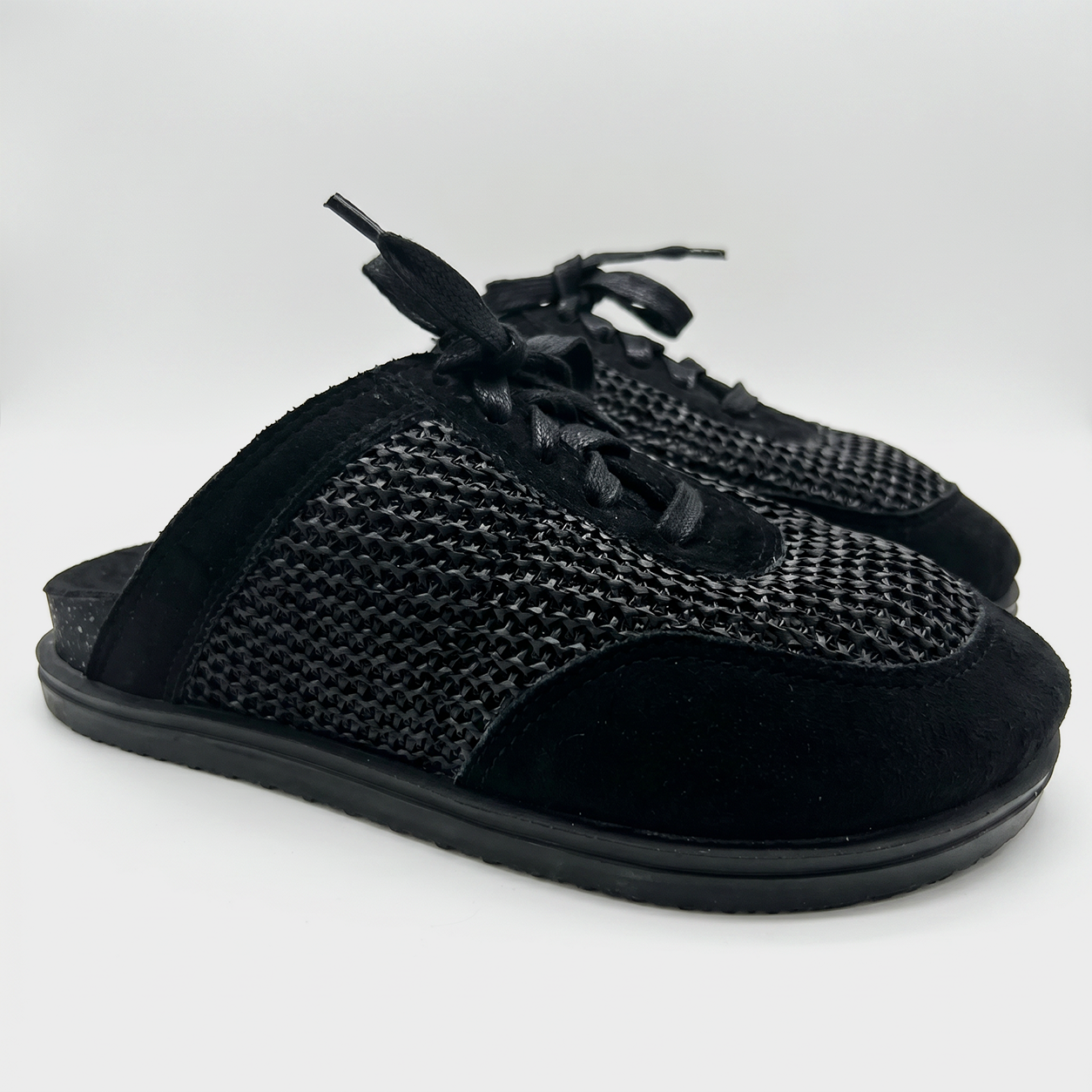 The Sandstone Clogs - Midnight Black